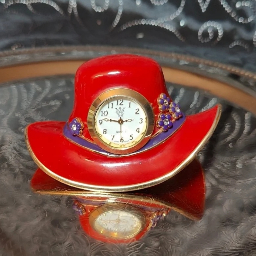 🍄WATERBURY TIMEX Red Enamel Hat Novelty Desk Clock